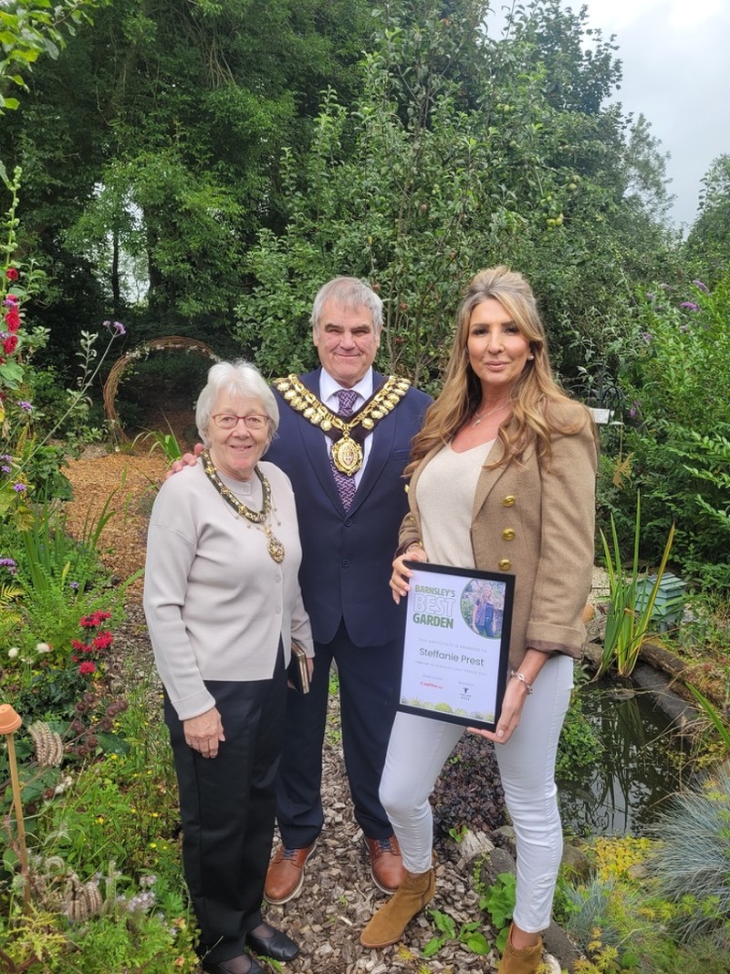 Other image for Mayor visits Barnsley’s Best Garden finalists